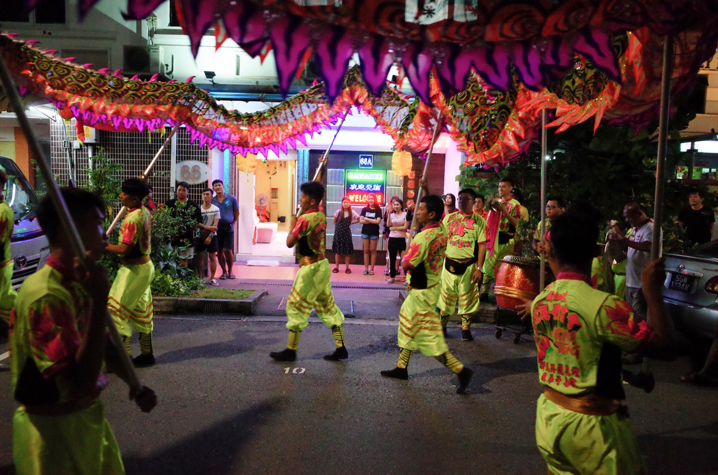 Deluxe Hotel, image 20