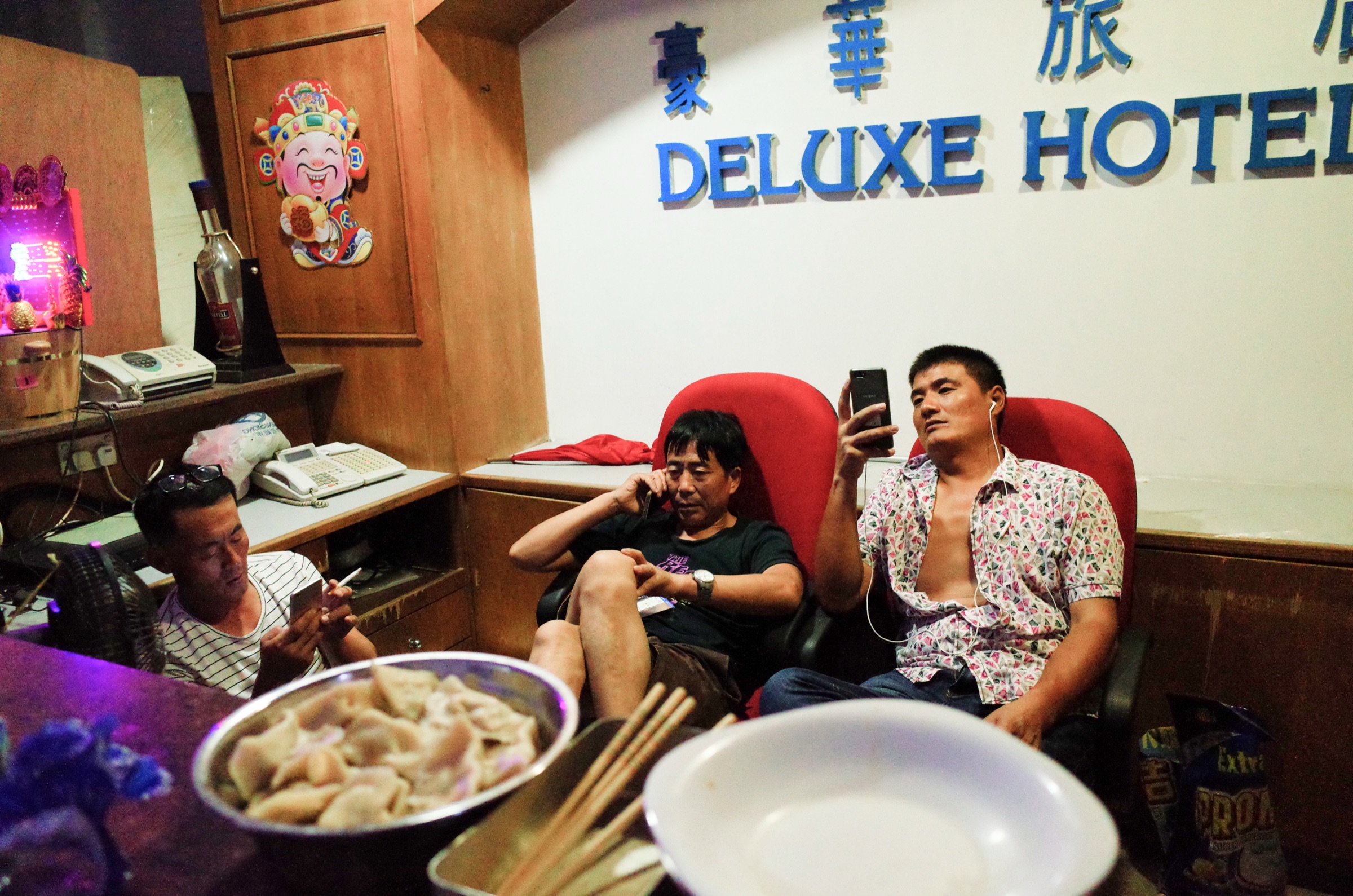 Deluxe Hotel, image 6